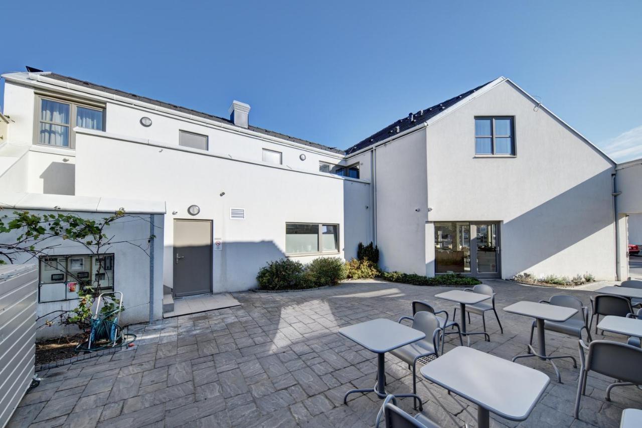 Fekete Sas Motel Esztergom Exterior photo